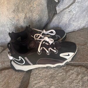 Nike Boys turf shoes size 5 youth 5Y Black White